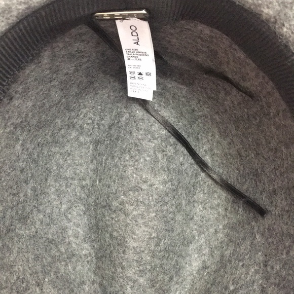 2- felt hats 1- summer floppy hat. $10 each one or all 3 $27 - Picture 4 of 11